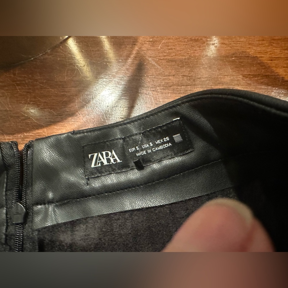Zara Black Pleated Faux Leather Skater Skirt - Picture 3 of 4